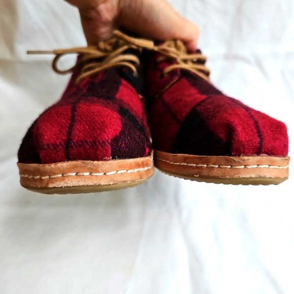 TOMS Women's Bota Style US 7W Red Plaid Felt on Leather Lace Up  Booties Shoes - Picture 10 of 11
